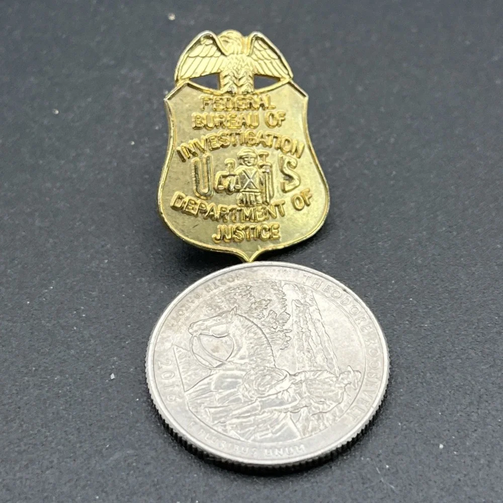 Federal Bureau Of Investigation Department Of‎ Justice Gold Tone Lapel Hat Pin